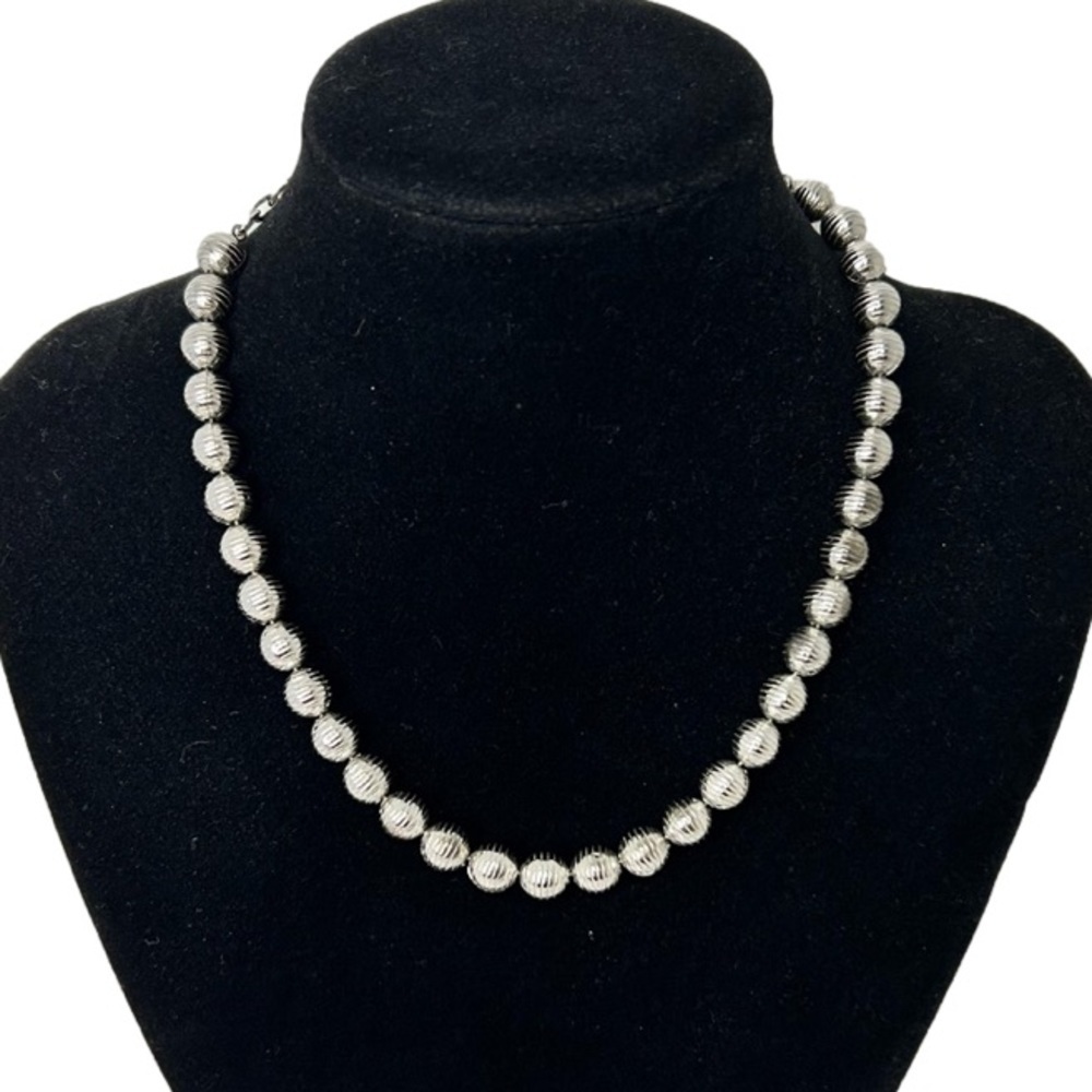 Vintage Coro Silver Tone Ribbed Metal Ball Beaded Necklace 16”